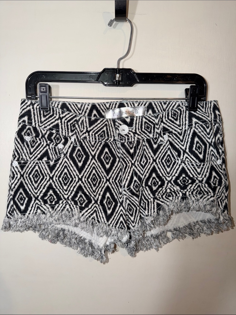 Dollhouse Black & White Patterned Frayed Hem Women's Shorts- Size 11